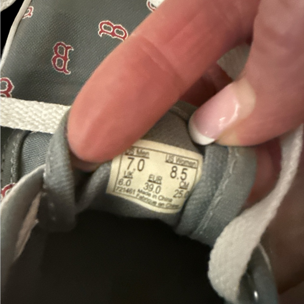 Vans Women’s Limited Edition Boston Red Socks Sneakers ⚾️ - Picture 8 of 8